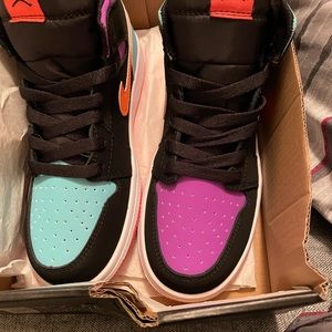 Brand new in the box jordan1’s unisex 2.5y